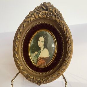 Vintage Gold Ornate Oval Frame Lady Hamilton Red Velvet Cameo